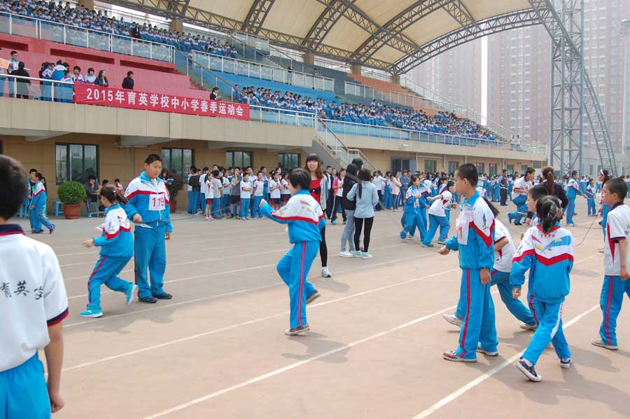 我校小学部举办2015年春季运动会 - 肃宁县育英学校