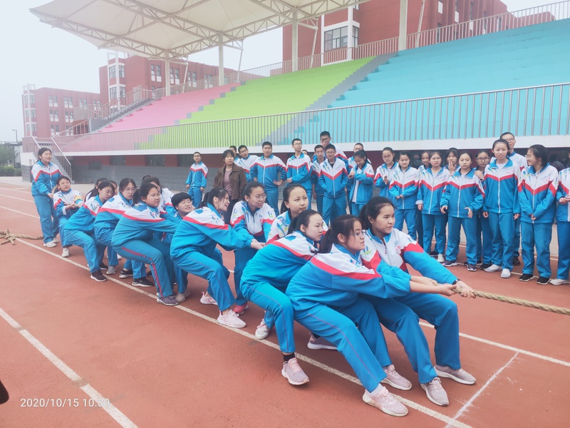 育英学校九年级拔河比赛 - 河北省肃宁县育英中学