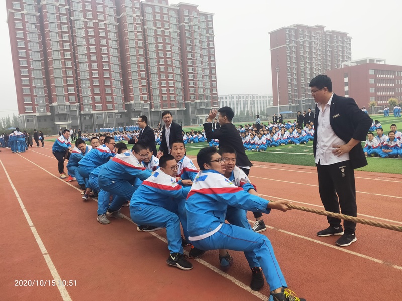 育英学校九年级拔河比赛 - 河北省肃宁县育英中学