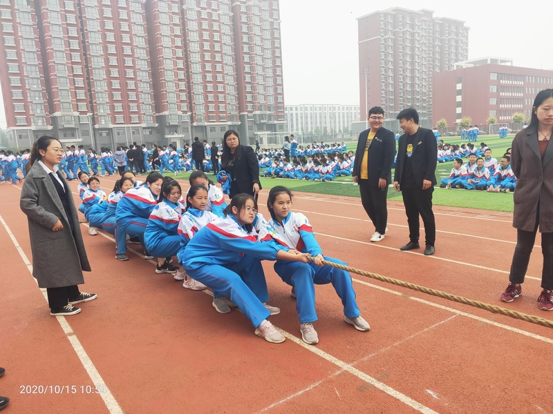 育英学校九年级拔河比赛 - 河北省肃宁县育英中学